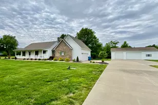 514 Country Club Rd, Centralia, IL 62801 - Photo 3