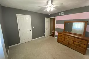 514 Country Club Rd, Centralia, IL 62801 - Photo 13