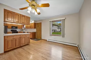 262 Woodville Ln, Schaumburg, IL 60193 - Photo 7