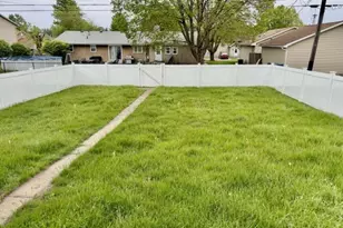 325 W 3rd St, Spring Valley, IL 61362 - Photo 3