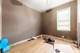 14010 S Green Bay Ave, Burnham, IL 60633 - Photo 9
