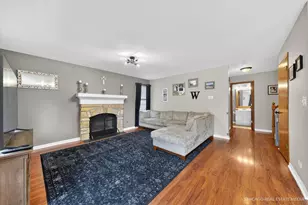 1353 Royal Oak Ln, Lake in the Hills, IL 60156 - Photo 9