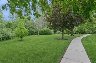 19 Wintergreen Ct, Woodridge, IL 60517 - Photo 23