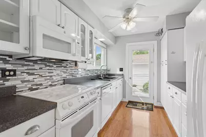 19 Wintergreen Court, Woodridge, IL 60517 - Photo 7