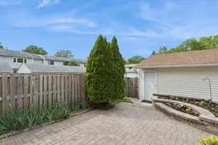 19 Wintergreen Ct, Woodridge, IL 60517 - Photo 19