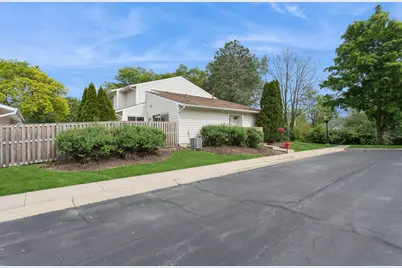 19 Wintergreen Court, Woodridge, IL 60517 - Photo 1