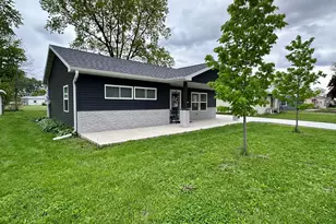 1210 Douglas Dr, Sterling, IL 61081 - Photo 3