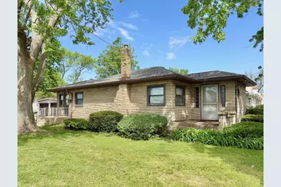 1404 Plain Street, Peru, IL 61354 - Photo 1