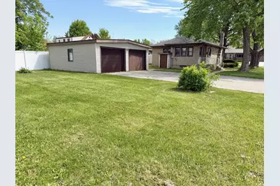 1404 Plain Street, Peru, IL 61354 - Photo 5
