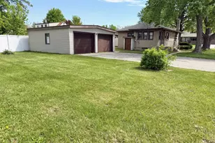 1404 Plain St, Peru, IL 61354 - Photo 5