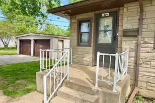 1404 Plain St, Peru, IL 61354 - Photo 3