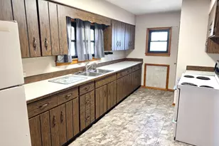 1404 Plain St, Peru, IL 61354 - Photo 11