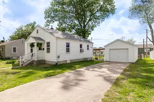 318 S 3rd St, Marion, IL 62959 - Photo 3