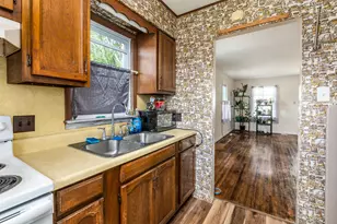 318 S 3rd St, Marion, IL 62959 - Photo 7