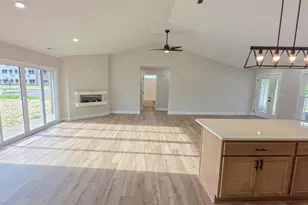 1600 Philip Ln, Marion, IL 62959 - Photo 5