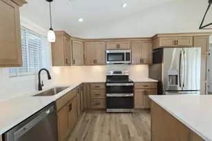 1600 Philip Ln, Marion, IL 62959 - Photo 9