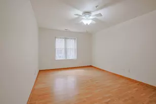 27 E Hattendorf Ave, Roselle, IL 60172 - Photo 21