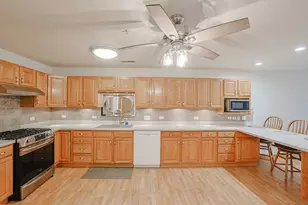 27 E Hattendorf Ave, Roselle, IL 60172 - Photo 5
