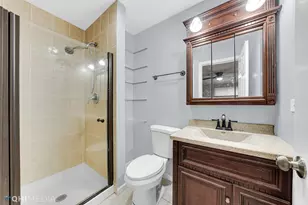 917 Knottingham Dr, Schaumburg, IL 60193 - Photo 7