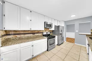 917 Knottingham Dr, Schaumburg, IL 60193 - Photo 17