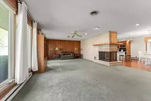 2501 N 4100 East Rd, Bellflower, IL 62174 - Photo 5