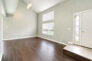 250 Acorn Dr, Streamwood, IL 60107 - Photo 5