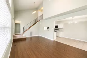 250 Acorn Dr, Streamwood, IL 60107 - Photo 3