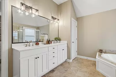 899 Edgewood Drive, Sugar Grove, IL 60554 - Photo 17