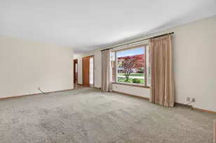 2275 Garden Rd, Aurora, IL 60506 - Photo 5