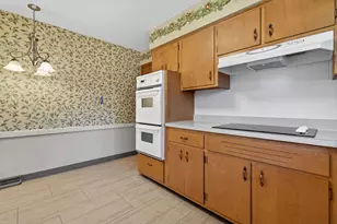 2275 Garden Rd, Aurora, IL 60506 - Photo 11