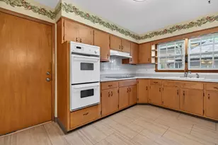 2275 Garden Rd, Aurora, IL 60506 - Photo 9