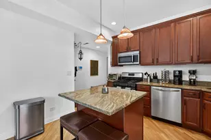1342 W Greenleaf Ave, Chicago, IL 60626 - Photo 9