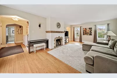 397 S Holly Avenue, Elmhurst, IL 60126 - Photo 5
