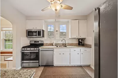 397 S Holly Avenue, Elmhurst, IL 60126 - Photo 9