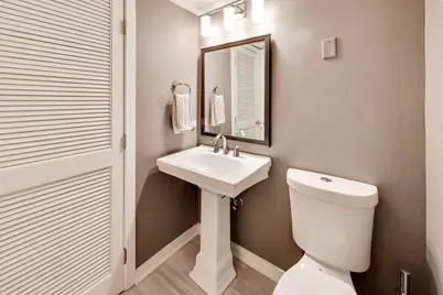 1050 W Webster Avenue #2W, Chicago, IL 60614 - Photo 13