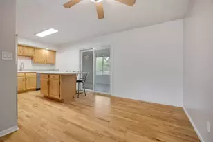 318 Hillcrest Dr, Algonquin, IL 60102 - Photo 7