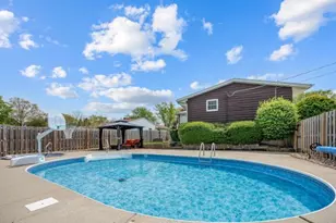 318 Hillcrest Dr, Algonquin, IL 60102 - Photo 3