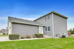 912 White Tail Ln, Sandwich, IL 60548 - Photo 1