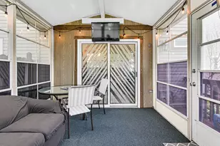 27W032 Cooley Ave, Winfield, IL 60190 - Photo 9