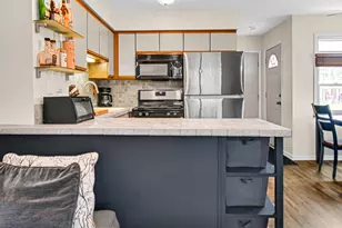 27W032 Cooley Ave, Winfield, IL 60190 - Photo 3