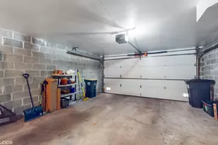 1523 W Henderson St, Chicago, IL 60657 - Photo 25