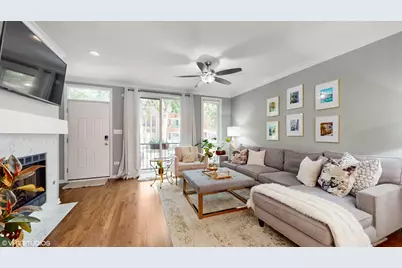 1523 W Henderson Street #E, Chicago, IL 60657 - Photo 7