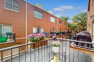 1523 W Henderson St, Chicago, IL 60657 - Photo 13