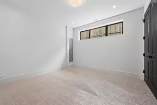2214 W Oakdale Ave, Chicago, IL 60618 - Photo 37