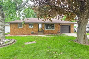 1718 Grace St, Streator, IL 61364 - Photo 1