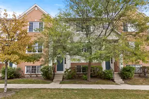 726 Hanbury Dr, Des Plaines, IL 60016 - Photo 1