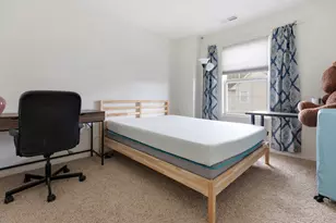 726 Hanbury Dr, Des Plaines, IL 60016 - Photo 13