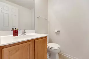 726 Hanbury Dr, Des Plaines, IL 60016 - Photo 9