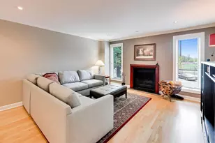 132 Frank Lloyd Wright Ln, Oak Park, IL 60302 - Photo 5
