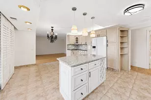 2 S Atrium Wy, Elmhurst, IL 60126 - Photo 3